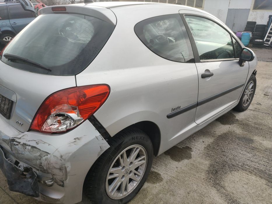 Dezmembrari ușa haion stop oglinda punte scaune ceasuri  Peugeot 207