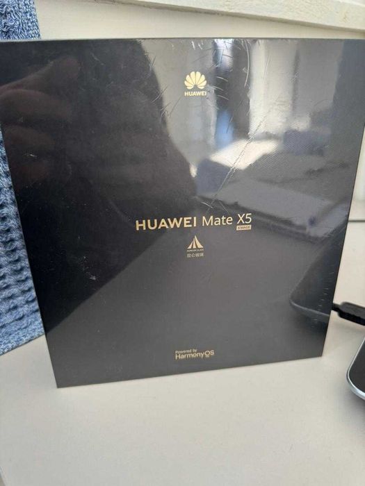 Новый Huawei Mate X5 в коробке