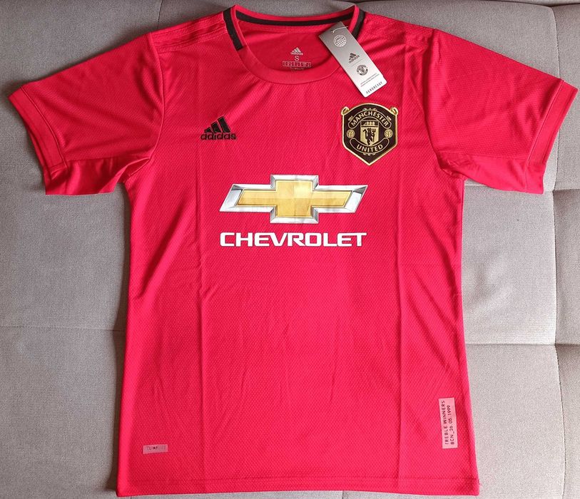 Юбилеен домакински екип на Манчестър Юнайтед 2019-20