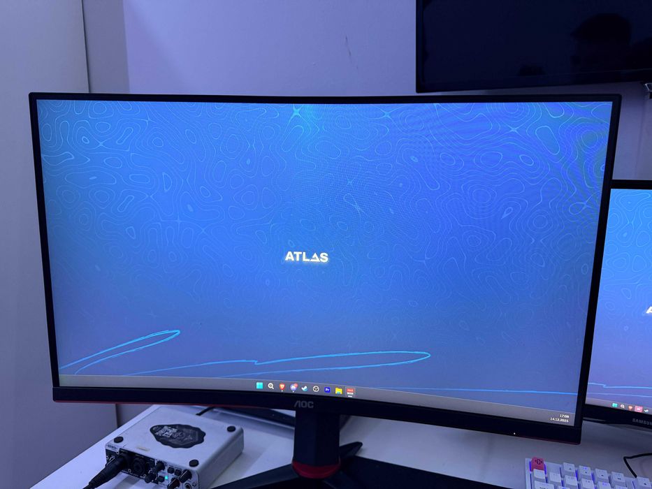 Monitor gaming curbat AOC 27” 240Hz – stare perfectă