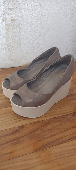 Продается женская обувь