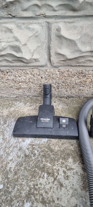 Продавам четки,тръби и маркучи за прахосмукачка MIELE