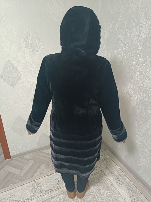 Продам две шубы норка-мутон! Размер 48 и 52 !!!