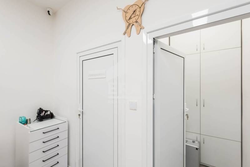 Ексклузивен, завършен до ключ офис под наем, на партер в нова сграда,