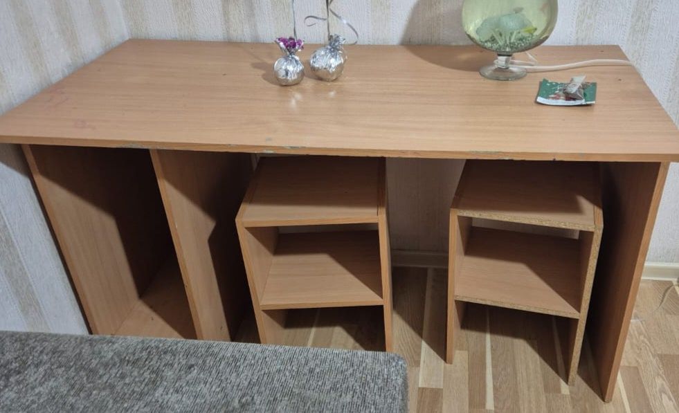 Продам компьютерный стол б.у срочно