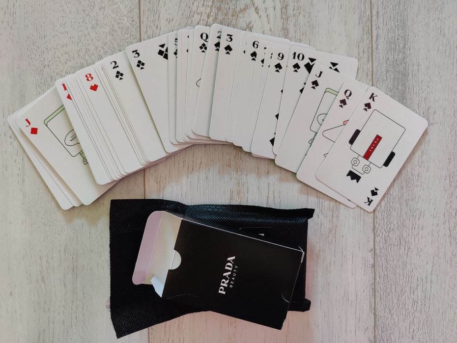 Cărți de joc Prada Beauty – design exclusiv, complet,stare foarte bună