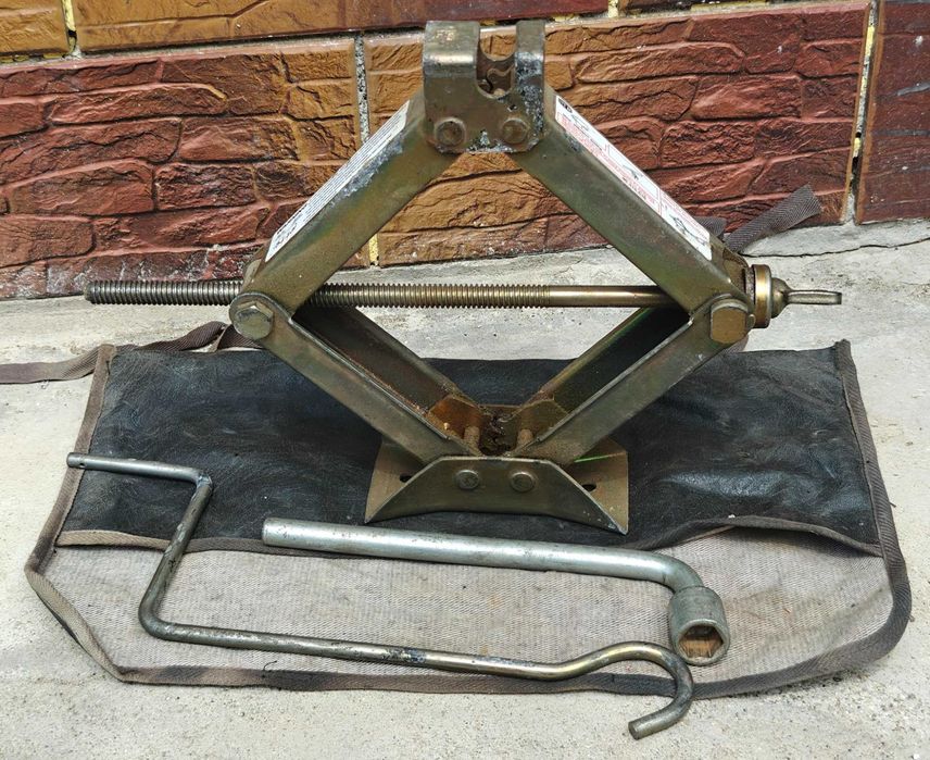 Cric auto pliabil - model universal