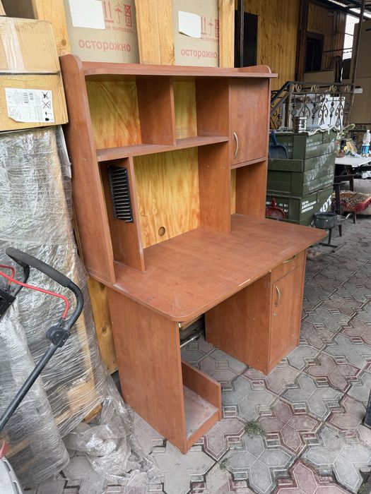 Продам компьютерный стол