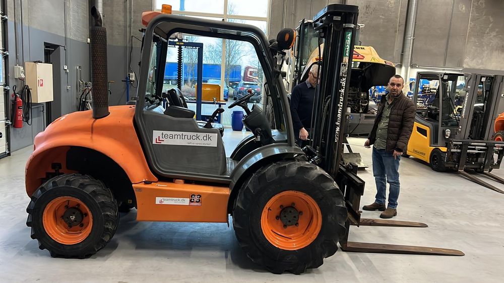 Motostivuitor Ausa Kubita 4x4