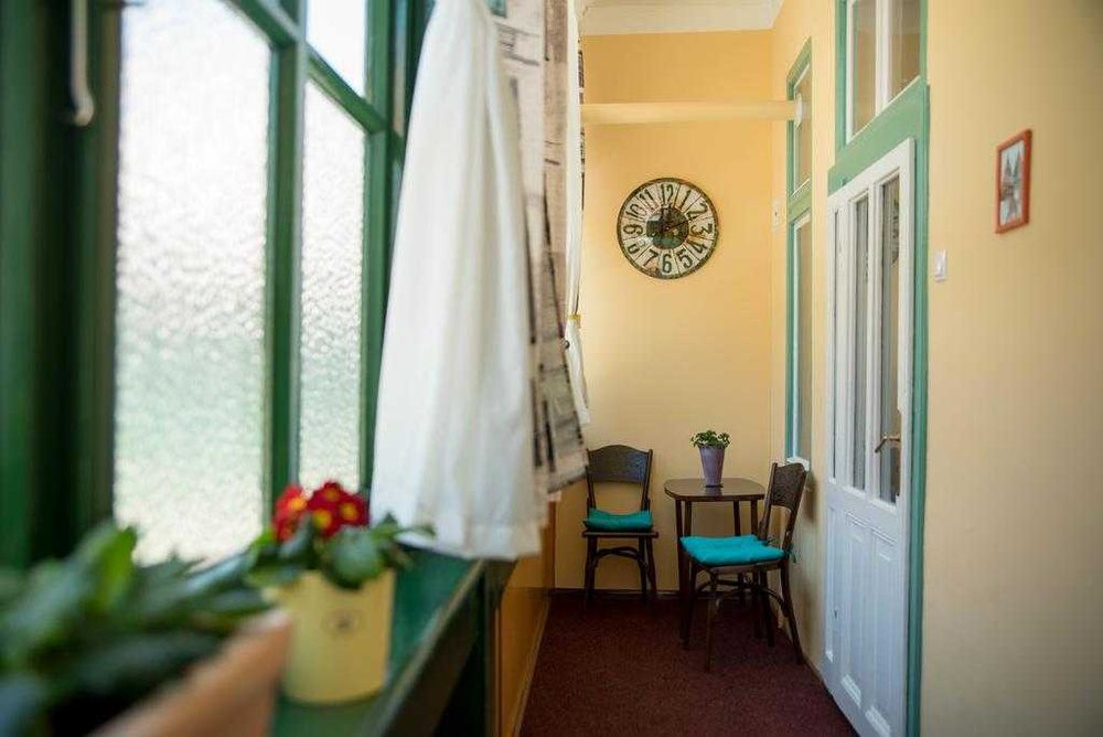 Închiriez garsonieră central, zona pietonală
