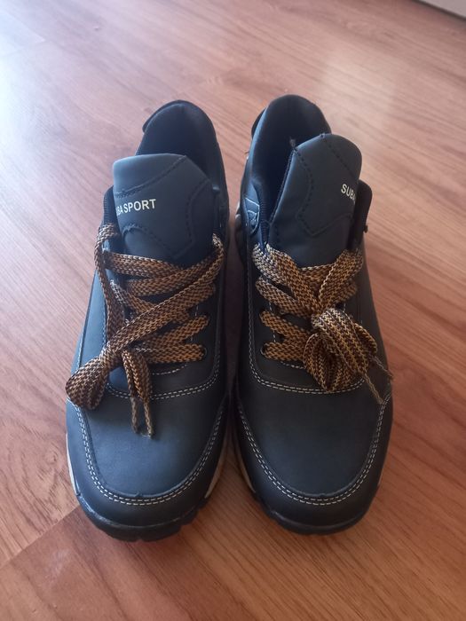 Мужские кроссовки продам