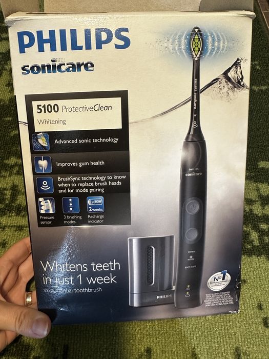 Perie de dinti sonica Philips 5100 cu sterilizator UV