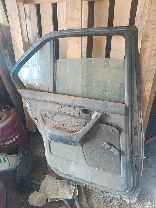 Продам дверь задняя правая в зборе БМВ е 34