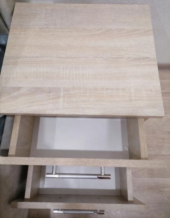 Тумбочка вместительная.