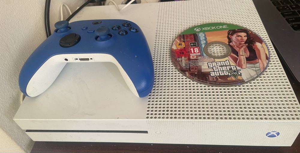 Xbox One 1TB Джойстик GTA 5