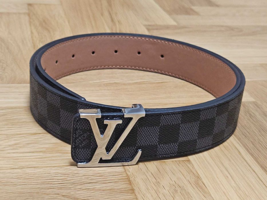 Louis Vuitton Belt – черен със сребърна катарама (120 см)