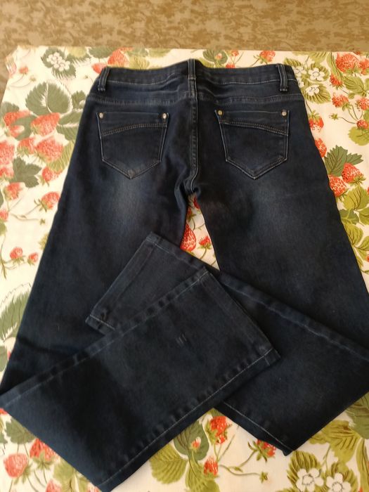 Продавам дамски дънки