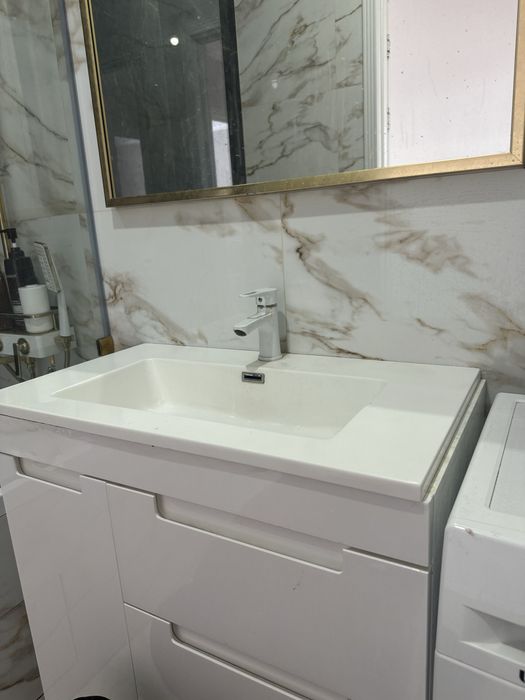 Срочно! Тумба с раковиной со смесителем