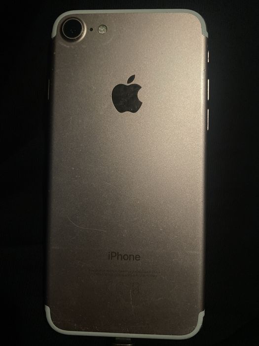 Продам айфон 7.