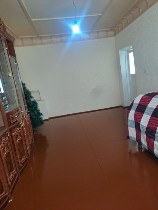 Uy sharoitlari bor 6.94sotix balnitsa yaqin GAI yonida bozorga yaqin