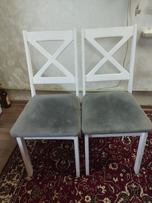 Кухонный стол со стульями