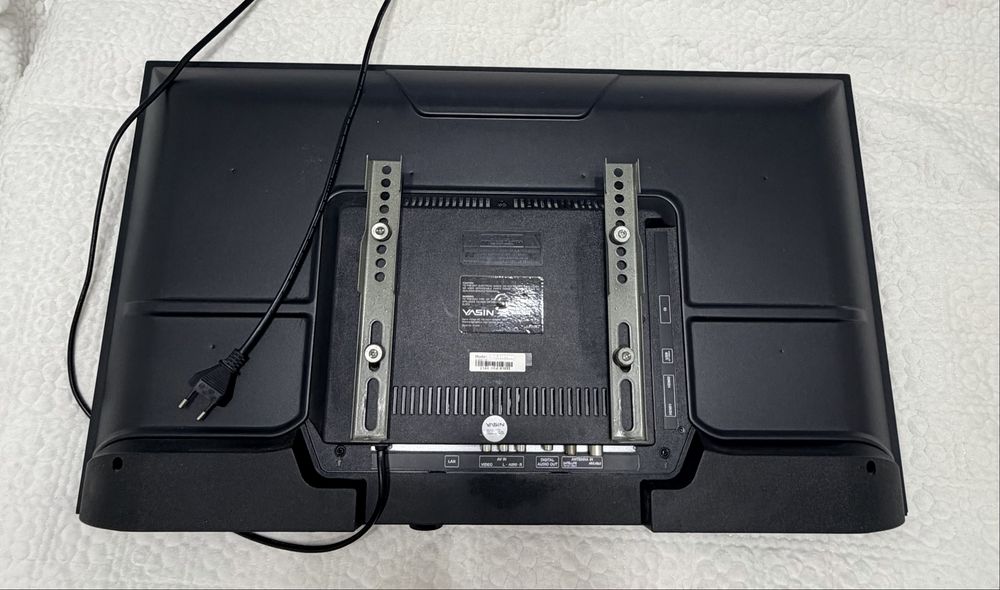 Телевизор YASIN LED 32. 81 диагональ