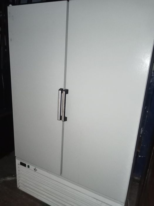 Витрины холодильник рабочая продается.