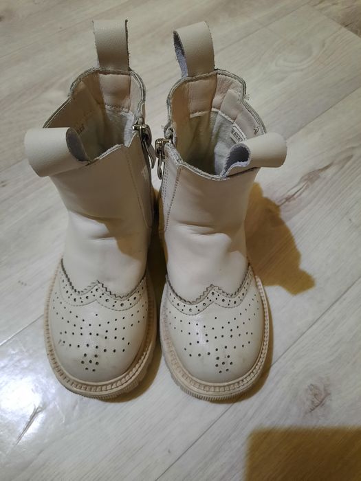 Продам демисезонные ботинки девочк