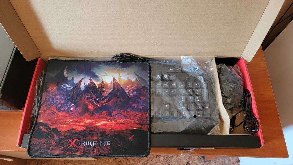 Геймърска Клавиатура 3в1 (Клавиатура,мишка и подложка)