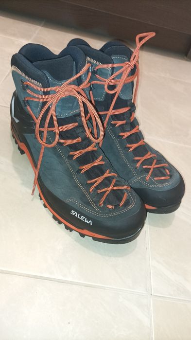 Туристически обувки