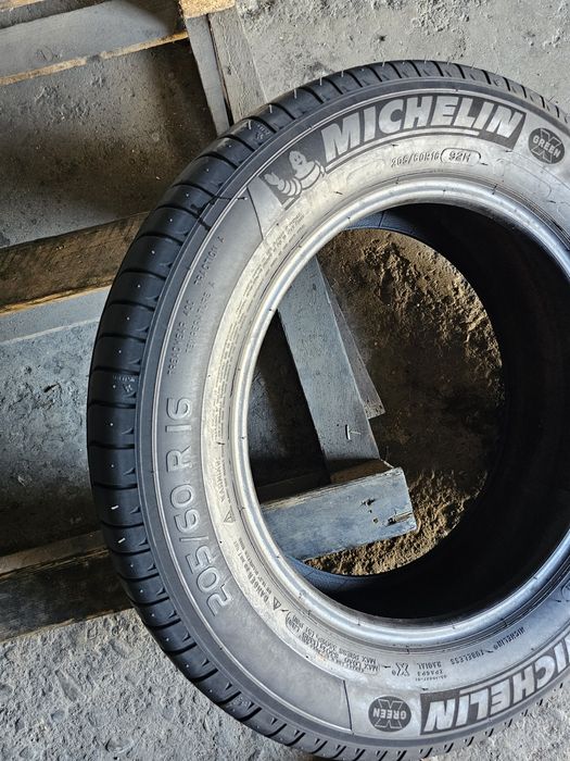 2 anvelope vara 205 60 16 Michelin 6.4mm