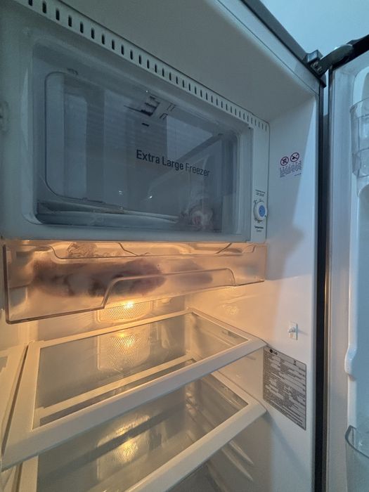 Холодильник LG, отличное состояние, большая морозилка