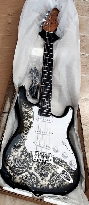 Электро-гитара  Superstrat