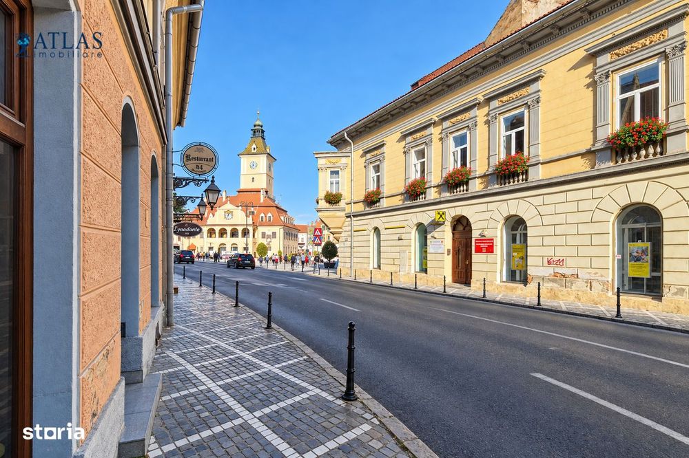 Piata Sfatului, 41 mp., ideal regim hotelier, de amenajat la interior
