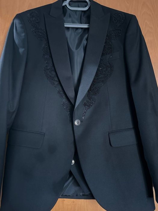 Vând costum de mire