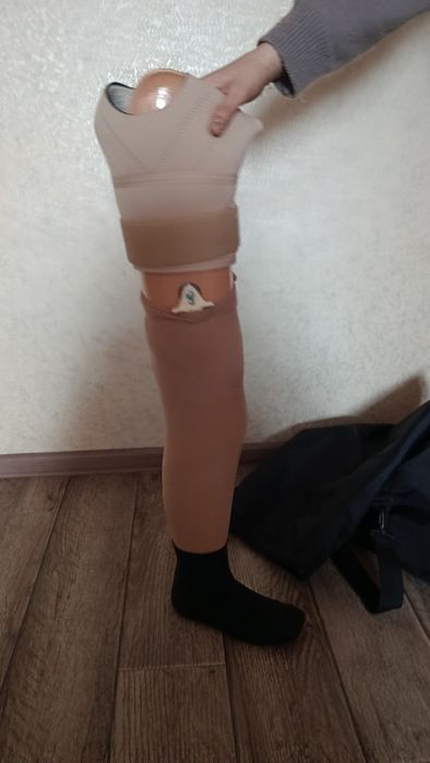 Протез ноги ,правой.