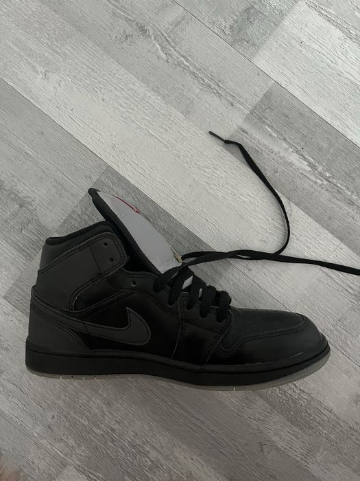 Jordan 1 triple black