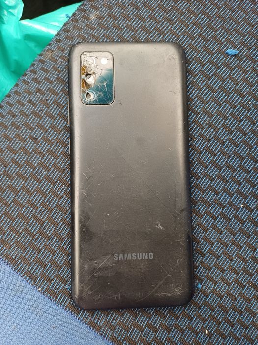 Samsung Galaxy A03S cu display spart. Nu am informatii despre telefon.