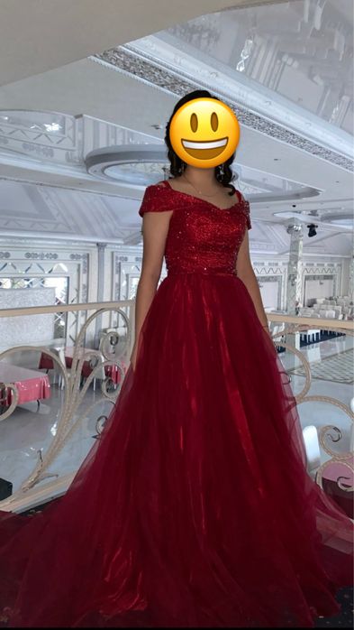 Вечернее красное платье