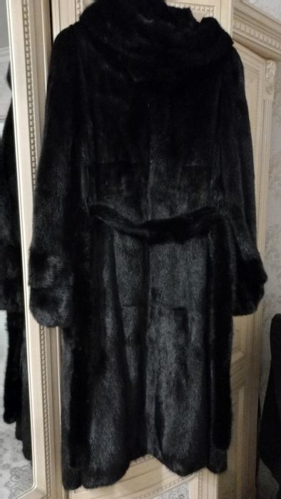 Продам норковую шубу.