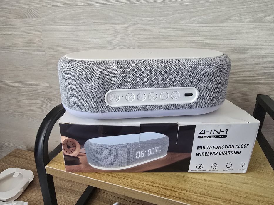 Безжично зарядно за телефон/часовник,термометър и USB хъб