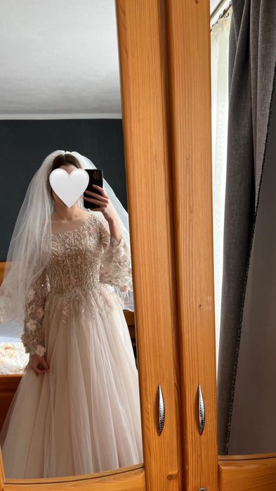 Vand rochie de mireasă marimea S /M  intr o stare execelenta.(mai multe detali in privat)