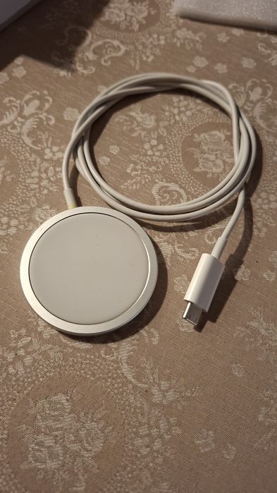 Încărcător wireless Apple cu USB-C