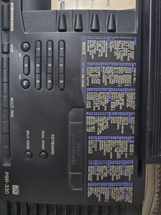 Цифровое пианино Yamaha PSR-330.