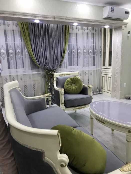 Продаётся 4/4/4 (переделанная в 3-х) на м.Ойбек, ул. Саид Барака