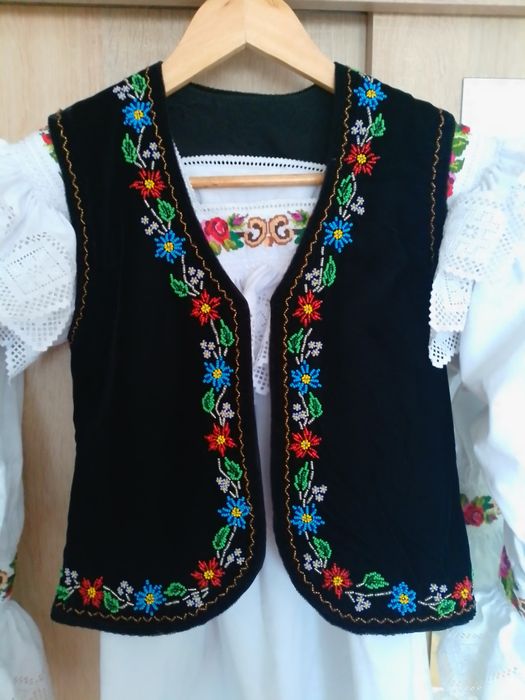 Cojocel de silon brodat manual cu margele