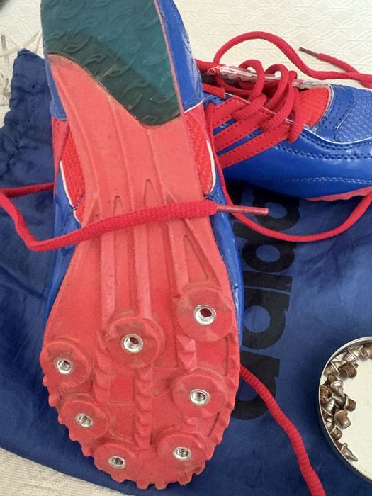 Шиповки новые адидас