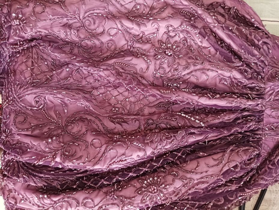 Срочно продам!!!Вечернее платье .Расшитое бисером.