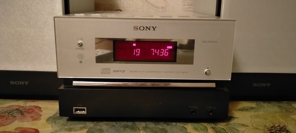 Музыкальный центр Sony.