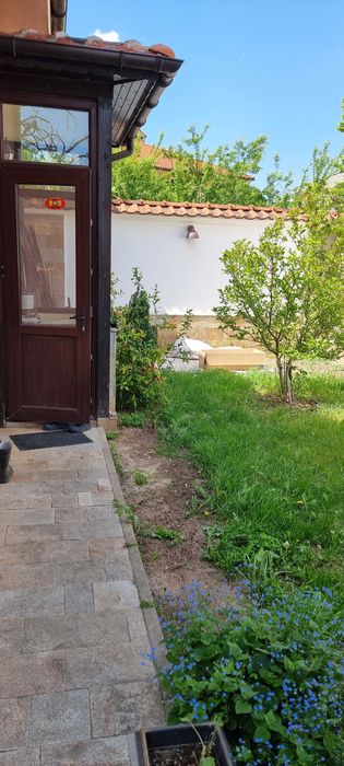 1829-Продава се двуетажна луксозна къща в кв. "Варош"